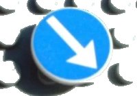 LEGO onderdeel Road Sign 2 x 2 Round with Clip with White Arrow on Blue Background Pattern 30261px3