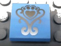 LEGO part Schräge, Curva 2 x 2 x 2/3 con Patrón de Desplazamiento Elegante Plateado y Pata en Forma de Corazón 15068pb047