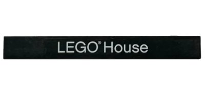 LEGO onderdeel Tile 1 x 8 with White 'LEGO House', Thin Font with Arrowhead 'G' Pattern (4162pb306)