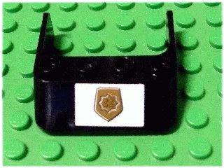 LEGO onderdeel Windscreen 4 x 4 x 1 with World City Gold Police Badge Pattern (Sticker) - Set 7035 (6238pb02)