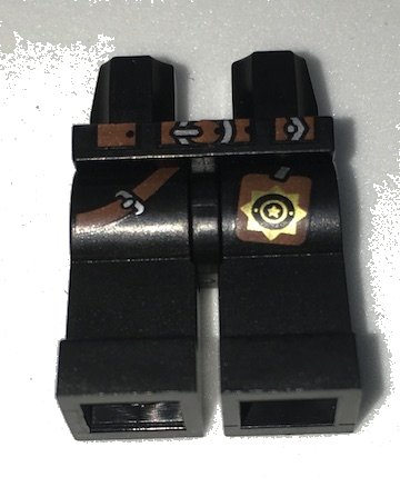 LEGO onderdeel Hips and Legs with Reddish Brown Belts, Silver Buckle, Gold Badge on Hip Pattern (970c00pb0608)