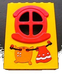 LEGO onderdeel Fabuland Building Wall 2 x 6 x 7 with Round Symmetric Red Window with Clothesline Pattern on front (Sticker) - Set 3678 (x635c01pb05)