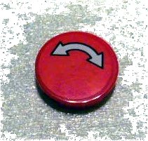 LEGO onderdeel Tile, Round 2 x 2 with Black Outlined White Curved Arrow Double on Red Background Pattern (Sticker) - Set 3677 (4150pb083)