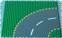 LEGO onderdeel Baseplate, Road 32 x 32 6-Stud Curve with Dark Gray Road with Yellow Dashed Lines Pattern 44342pb01