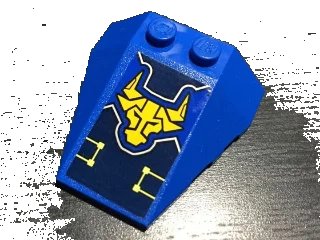 LEGO onderdeel Wedge 4 x 4 Triple with Stud Notches with Yellow Nexo Knights Bull Head and Circuitry Pattern (Sticker) - Set 70322 (48933pb026)