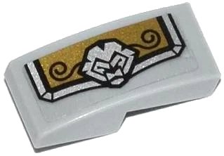 LEGO onderdeel Slope, Curved 2 x 1 x 2/3 with Gold and Silver Armor Plate with Lion Head and Black Swirls Pattern Model Left Side (Sticker) - Set 70123 (11477pb003L)