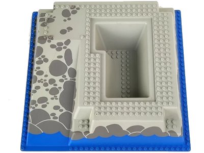LEGO onderdeel Baseplate, Raised 32 x 32 with Ramp and Pit with Blue Water and Dark Gray Stones Pattern (2552px3)