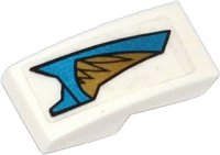 LEGO part Schräge, gewölbt 2 x 1 x 2/3 mit blauem und goldenem Rüstungsplatten- und goldenen Federnmuster Modelllinke Seite (Aufkleber) - Set 70124 11477pb012L
