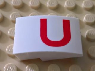 LEGO part Schräge, Curva 3 x 2 con Motivo Rosso 'U' (24309pb003)