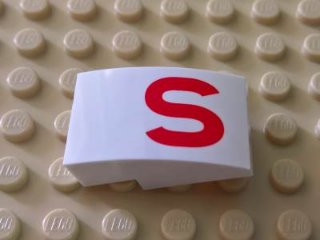 LEGO part Schräge, Curva 3 x 2 con Motivo Rosso 'S' (24309pb004)