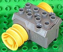 LEGO part Duplo, Toolo Pullback Motor 3 x 4 with Yellow Wheels (40348c01)