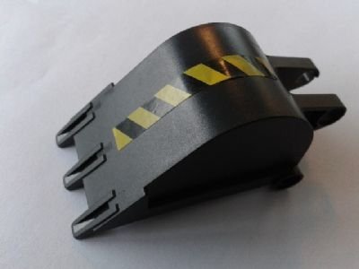 LEGO part Technic Benna Escavatore 4 x 4 x 9 con 3 Denti e Motivo Strisce di Pericolo Nero e Giallo Lato Modello Destro (Adesivo) - Set 7707 (2950pb01r)
