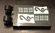 LEGO onderdeel Tegel, Gewijzigd 2 x 3 met 2 Clips met Slytherin Vlag Patroon (Sticker) - Set 71043 (30350bpb091)