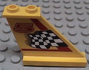 LEGO part Leitwerk 4 x 1 x 3 mit schwarzer und weißer karierter Flagge, roter Linie und Nummer 5 Muster Modell rechte Seite (Aufkleber) - Set 8225 (2340pb002r)