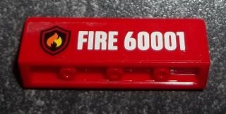 LEGO part Panneau 1 x 4 x 1 avec Motif Insigne Logo Feu Flammes Blanches 'FIRE 60001' Bouclier Noir (Autocollant) - Ensemble 60001 (30413pb032)