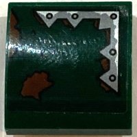 LEGO part Schräge, Gebogen 2 x 2 x 2/3 mit silberner Metallplatte mit Spitzen und Nieten und rötlich braunen Schlammflecken Muster Modell rechte Seite (Aufkleber) - Set 70434 15068pb586R