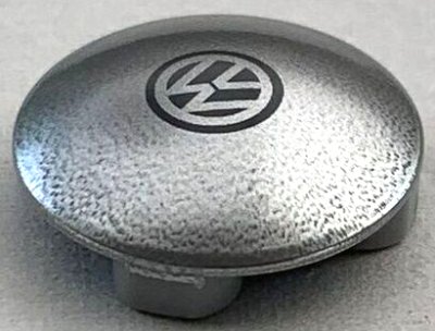 LEGO part Piastra, Rotonda 2 x 2 con Fondo Arrotondato con Logo VW Nero su Sfondo Argento Pattern (2654pb018)